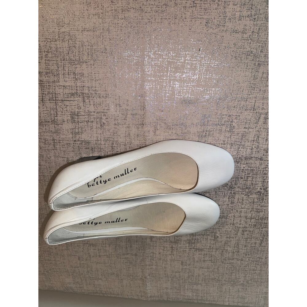 Bettye Muller White Leather Block Heel Pumps - Picture 8 of 13